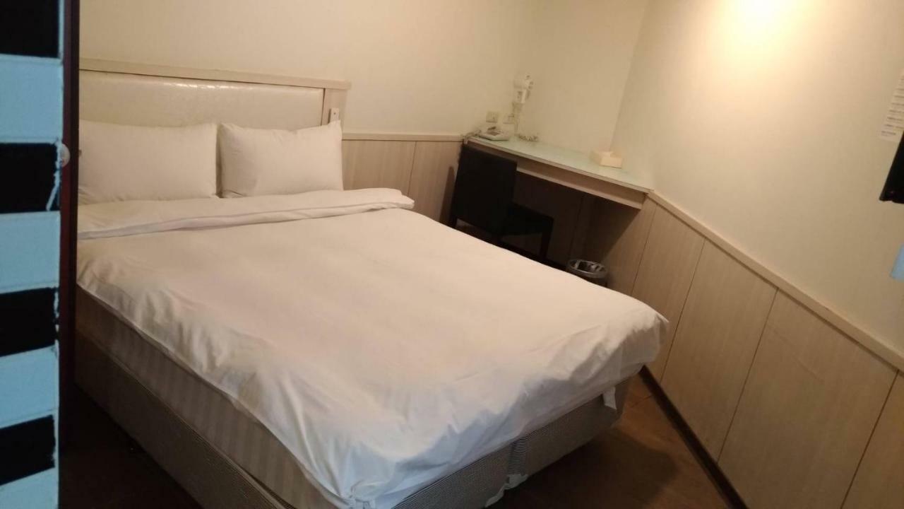Galaxy Mini Inn Taipei Exterior foto